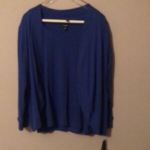 Blue cotton cardigan and she’ll